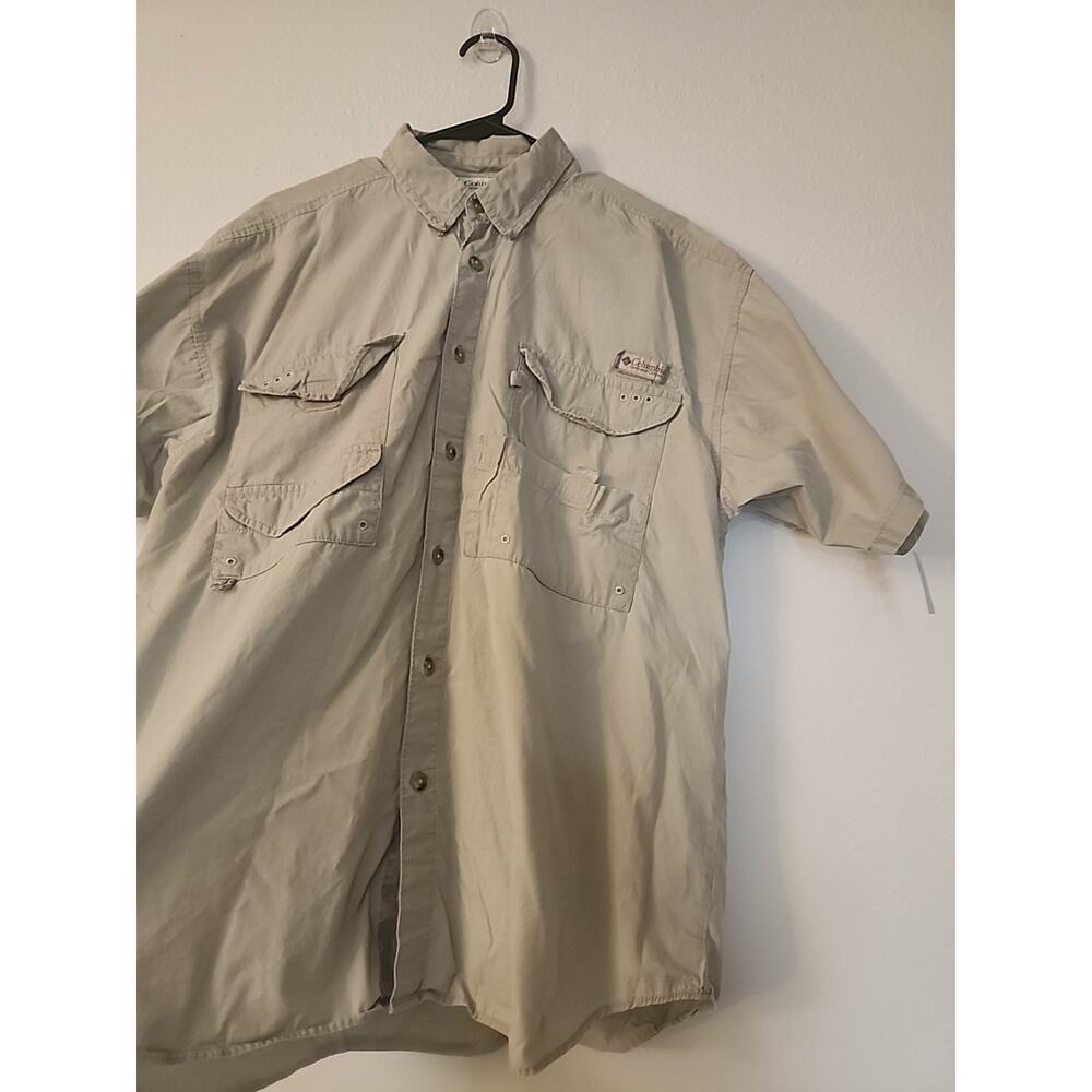 Columbia PFG Mens Size Medium Short Sleeve Brown Tan Pocketed Button Up Shirt